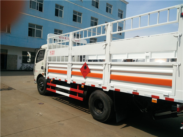 东风仓栏气瓶车(板长5.1米)